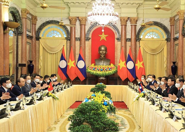 Entrevue entre le president vietnamien et le SG du Parti et president lao hinh anh 2
