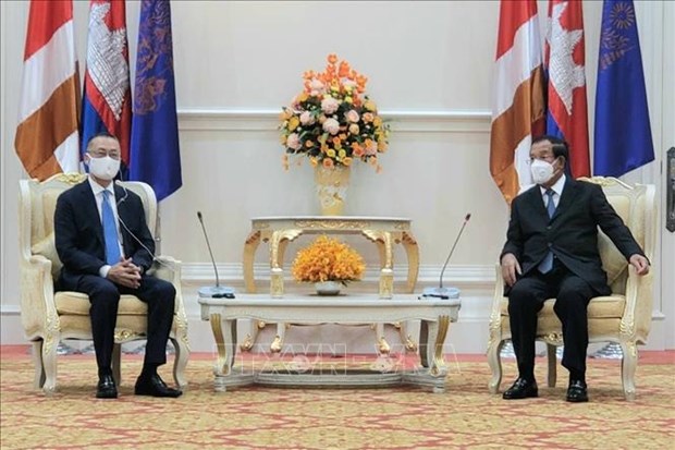 Le Premier ministre cambodgien recoit l’ambassadeur sortant du Vietnam hinh anh 2