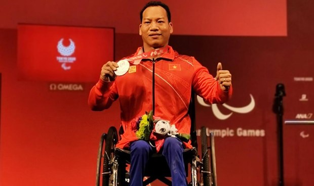 Jeux paralympiques de Tokyo : l'halterophile Le Van Cong decroche la medaille d’argent hinh anh 1
