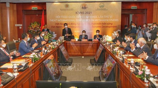 Vietnamologie: le Vietnam s'integre activement et se developpe durablement hinh anh 1
