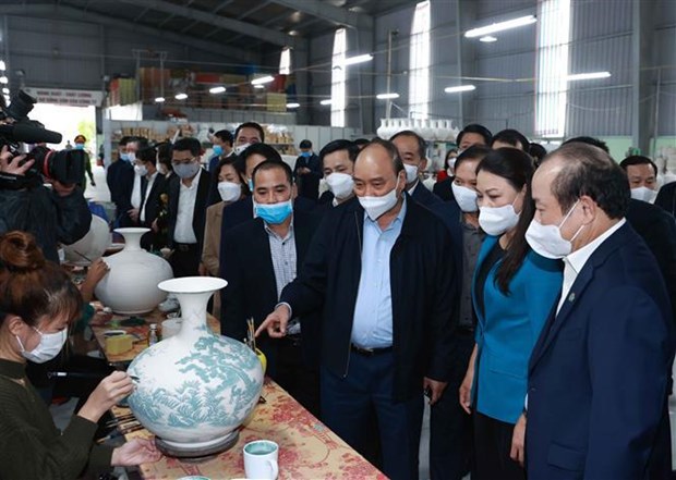 Le president vietnamien visite des cooperatives exemplaires de la province de Ninh Binh hinh anh 1