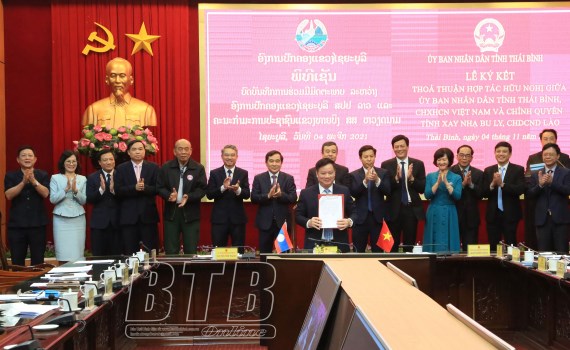 La province de Thai Binh et la province lao de Xayabury signent un accord de cooperation hinh anh 1