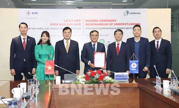 EVN et Sembcorp Industries signent un protocole d'accord sur la cooperation dans l’electricite hinh anh 1