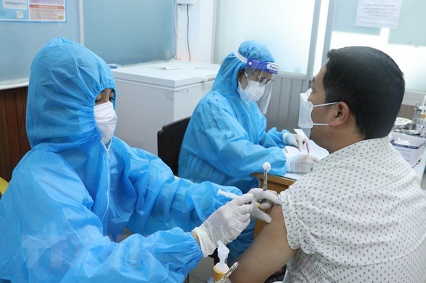 COVID-19 : le Vietnam depasse de nombreux pays de la region en termes de taux de vaccination hinh anh 1