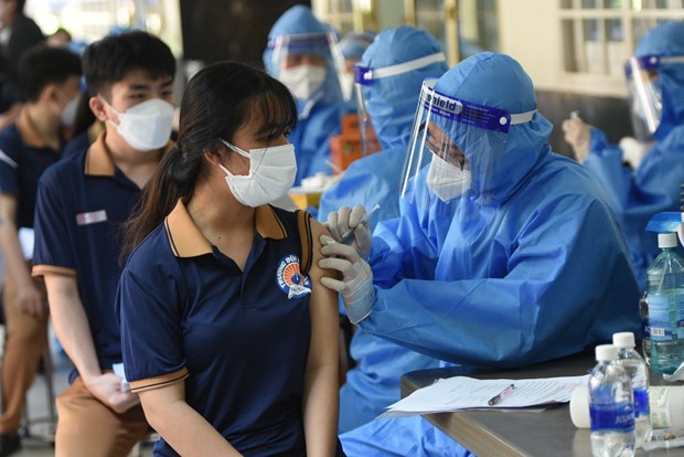 COVID-19 : le Vietnam depasse de nombreux pays de la region en termes de taux de vaccination hinh anh 2