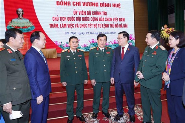 Tet : le president de l’Assemblee nationale rend visite au Commandement militaire de Hanoi hinh anh 1