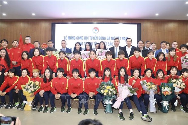 Le president de l’Assemblee nationale felicite l’equipe nationale feminine de football hinh anh 1