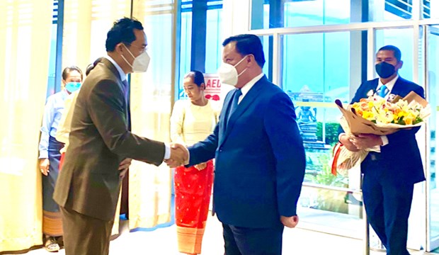 Une haute delegation de Hanoi en visite de travail au Cambodge hinh anh 1