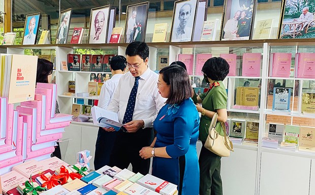 Inauguration d’une salle d’exposition de livres sur le President Ho Chi Minh a Hanoi hinh anh 2