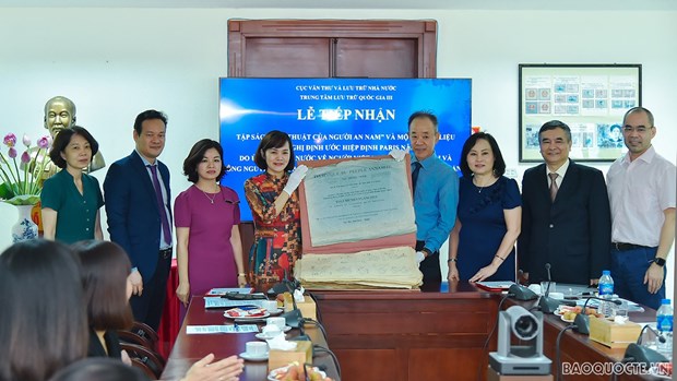 Reception d'album de photos des metiers au Vietnam au debut du XXe siecle hinh anh 1