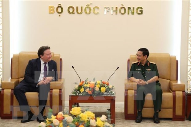 Le ministre de la Defense Phan Van Giang recoit l'ambassadeur des Etats-Unis au Vietnam hinh anh 1
