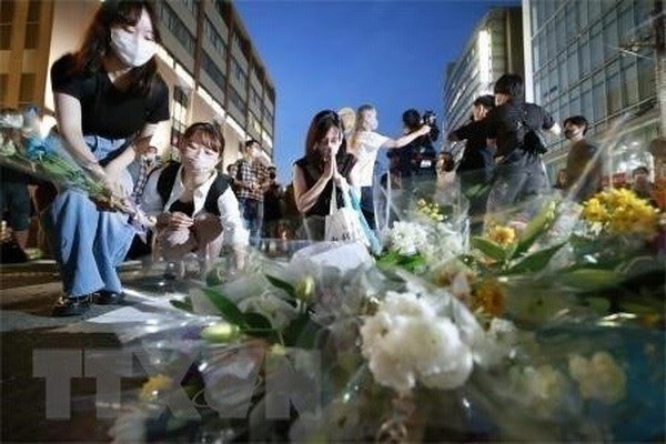 Un registre de condoleances ouvert a l’ambassade du Japon a Hanoi pour Abe Shinzo hinh anh 1