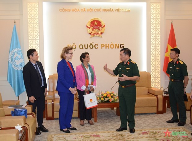 Le Vietnam et l’ONU renforcent leur cooperation dans le deminage et le maintien de la paix hinh anh 2