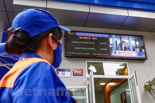 Le prix de l’essence continue de reduire de pres de 1.000 dongs/litre hinh anh 1