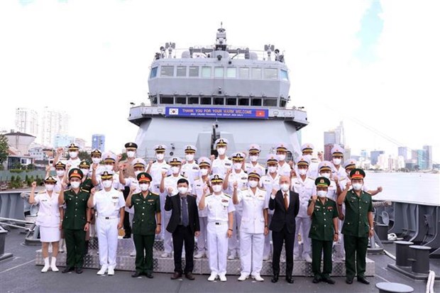 Deux navires de la Marine sud-coreenne en visite d’amitie a Ho Chi Minh-Ville hinh anh 2