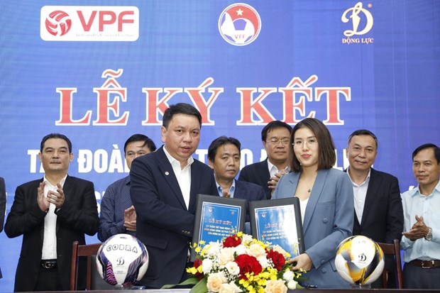 Dong Luc mouille toujours le maillot pour le football vietnamien hinh anh 1