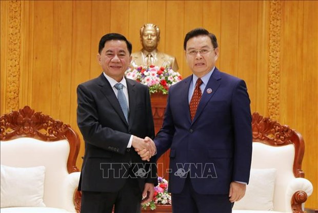 Le president de l’AN du Laos recoit le president de la Commission centrale du controle du PCV hinh anh 1