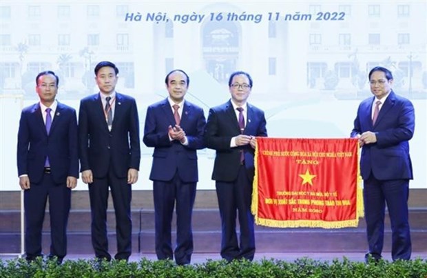 Le Premier ministre Pham Minh Chinh se rend a la Faculte de medecine de Hanoi hinh anh 4