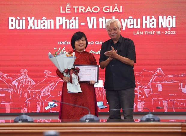 La chercheuse Nguyen Thi Thu Hoa s’enthousiasme pour les estampes populaires hinh anh 1