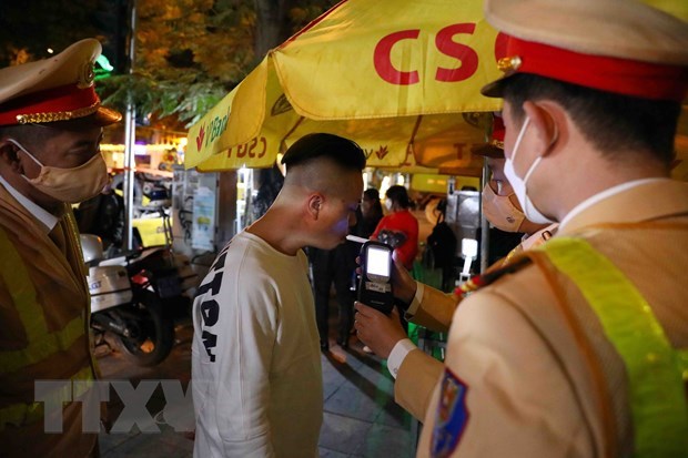 Hanoi traite pres de 75.000 cas d'infractions a la securite routiere hinh anh 1