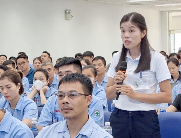 Les autorites de Hanoi rencontrent des representants des travailleurs hinh anh 2