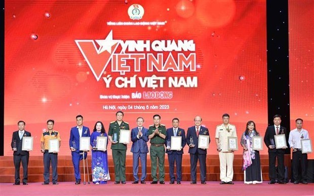 Gloire au Vietnam: mise a l’honneur des figures exemplaires du mouvement d’emulation patriotique hinh anh 1