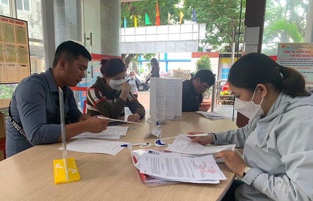 Phu Yen aide les chomeurs locaux a trouver des emplois hinh anh 1