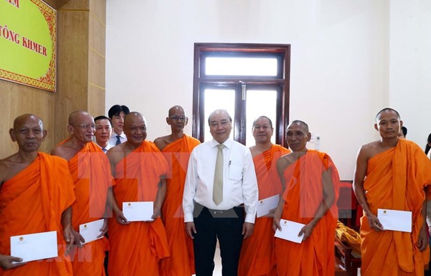 Le PM visite l'Academie du Bouddhisme Theravada Khmer hinh anh 1
