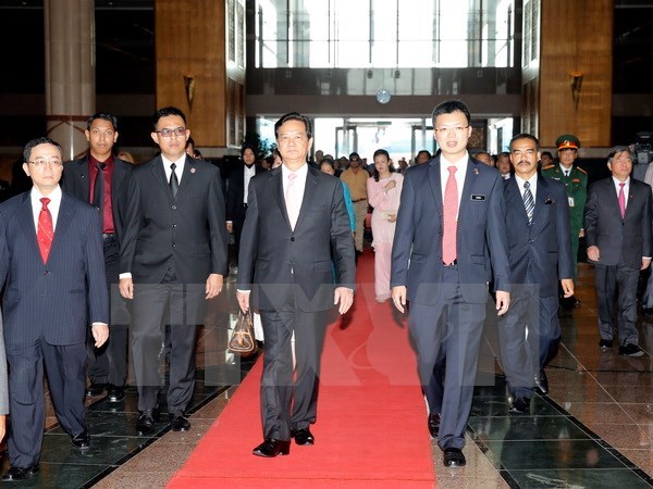 Le Premier ministre arrive a Kuala Lumpur hinh anh 1