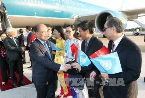Le president de l’AN Nguyen Sinh Hung arrive a New York hinh anh 2