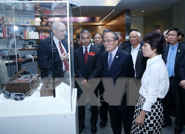 Nguyen Sinh Hung visite des musees americains hinh anh 1