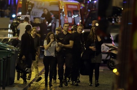 Le Vietnam condamne vivement les attentats a Paris hinh anh 2