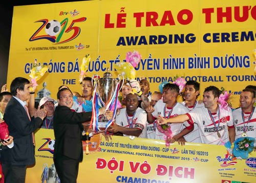 BTV Cup 2015 : l’equipe bresilienne de Bangu Atletico championne hinh anh 1