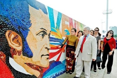 Une mosaique en ceramique du Venezuela inauguree a Hanoi hinh anh 1