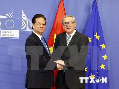 Communique de presse sur l'achevement des negociations du FTA Vietnam-UE hinh anh 1