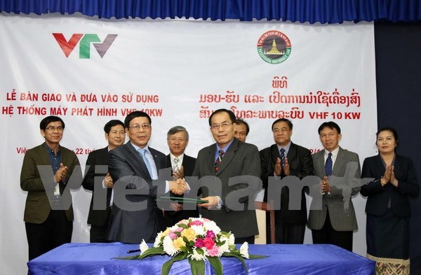 Le Vietnam aide la Television nationale du Laos a se preparer aux grands evenements hinh anh 1
