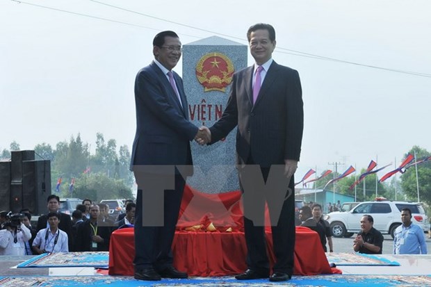 Vietnam et Cambodge determines a edifier une frontiere commune de paix et d’amitie hinh anh 1
