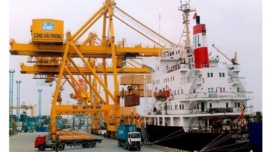 Les ports maritimes accueillent les premiers cargos de l’annee hinh anh 1