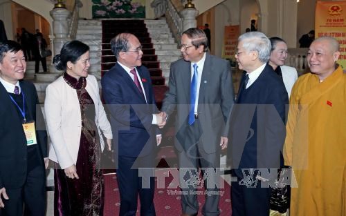 De hauts dirigeants a la rencontre des deputes de Hanoi hinh anh 2