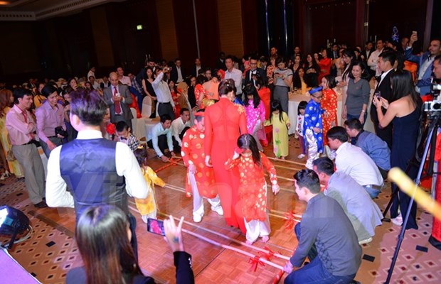 Les Vietnamiens a l'etranger accueillent le Tet traditionnel du Singe hinh anh 4