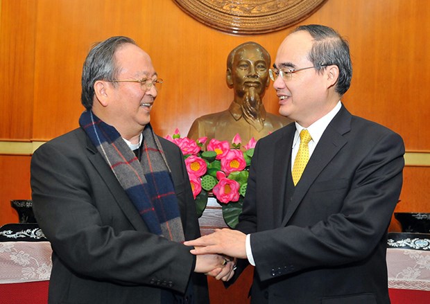 Le president du CC du FPV rencontre le president du Conseil episcopal du Vietnam hinh anh 1
