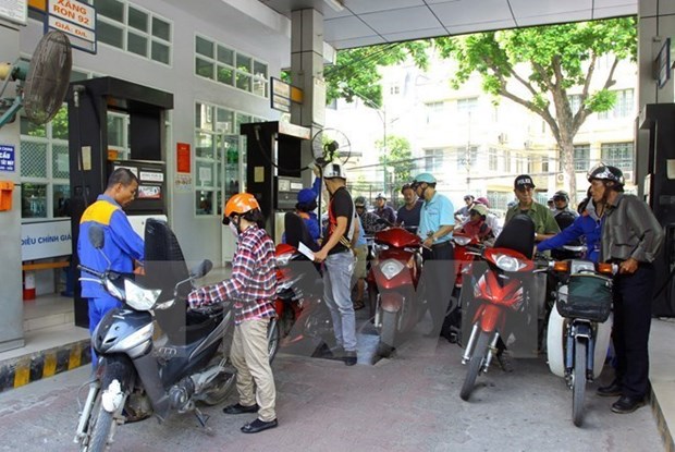 Le prix de l’essence baisse de pres 1.000 dongs le litre hinh anh 1