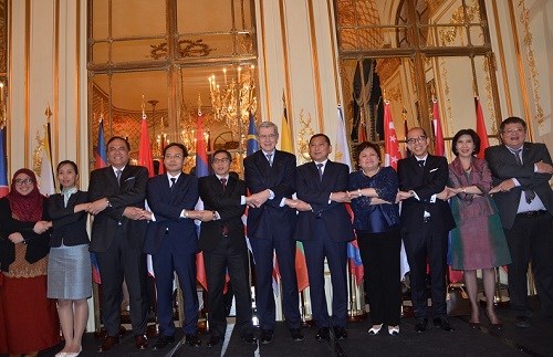 Ceremonie de naissance de la Communaute de l’ASEAN a Paris hinh anh 1