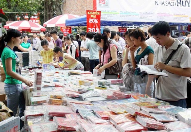 Exposition de livres sur le Renouveau et le developpement du Vietnam hinh anh 1