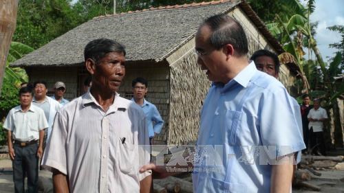 30 avril: le president du FPV visite des familles meritantes hinh anh 1