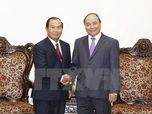 Le ministre laotien de la Justice recu par Nguyen Xuan Phuc hinh anh 1