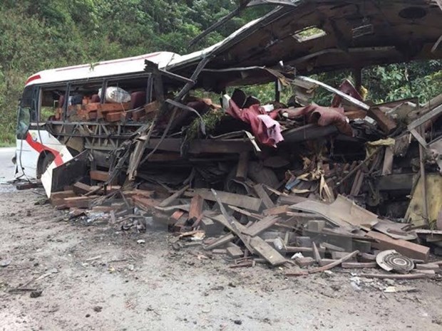Huit Vietnamiens morts dans l’explosion d'un bus au Laos hinh anh 1