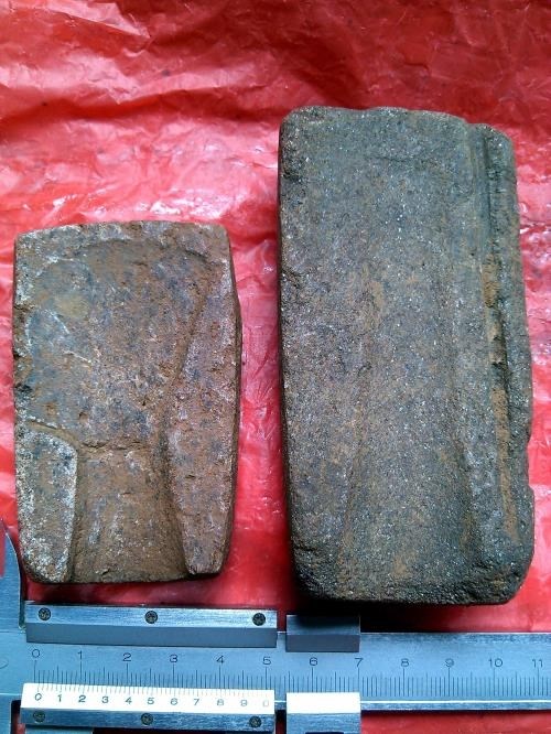 Decouverte de deux anciens moules en pierre a Yen Bai hinh anh 1