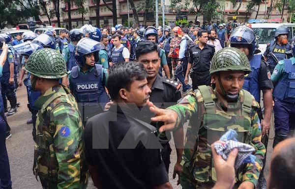 Le Vietnam condamne l’attentat terroriste de Dacca, au Bangladesh hinh anh 1