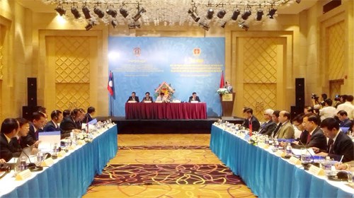 Les polices Vietnam-Laos intensifient la cooperation dans la lutte contre la criminalite hinh anh 1